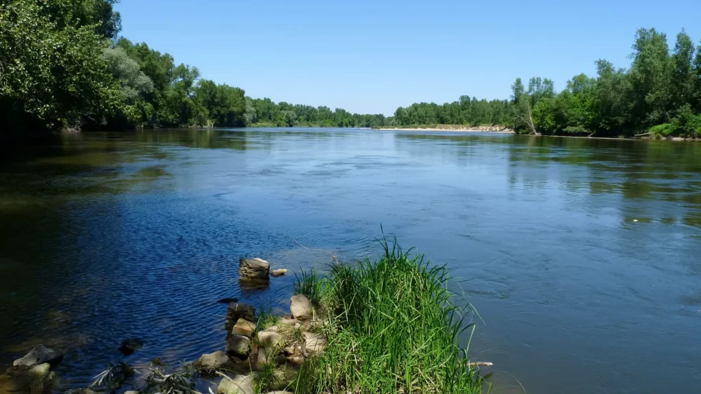 Cher region River
